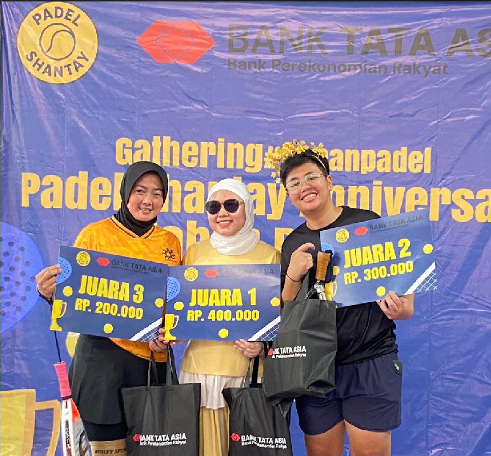 Penyerahan Hadiah BPR Tata Asia